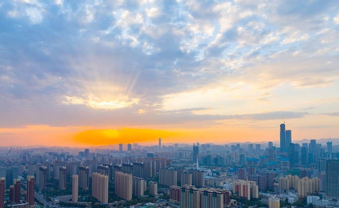 立冬遇见绝美朝阳！济南清晨现丁达尔效应