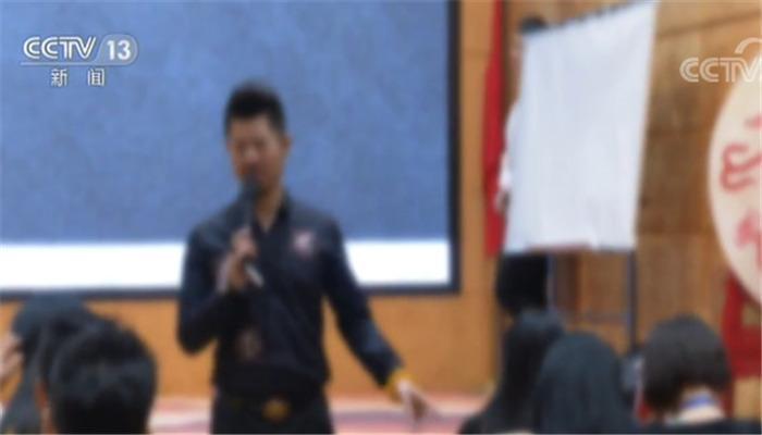 如此诈骗！你看这位“大师”他心黑又贪婪 审讯过程中忽悠民警