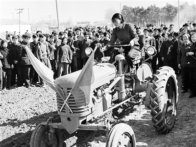 一元钱上的拖拉机奶奶病逝