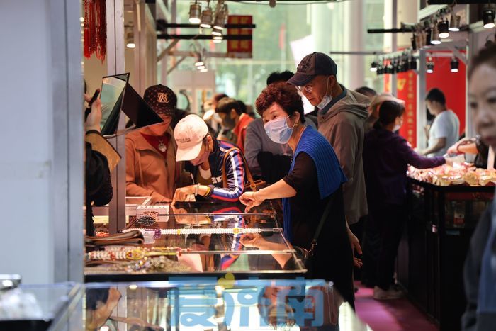 十万件珍宝齐聚济南 第三届济南国际珠宝玉石展开幕