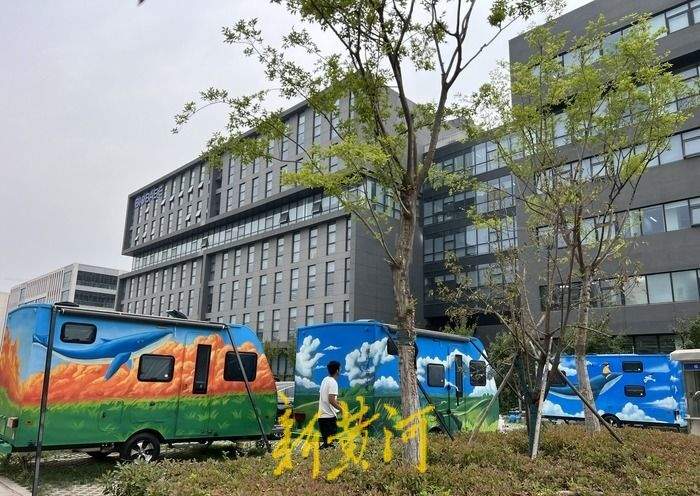 济南90后聋哑墙绘师庞治才:给生活铺上绚丽的色彩