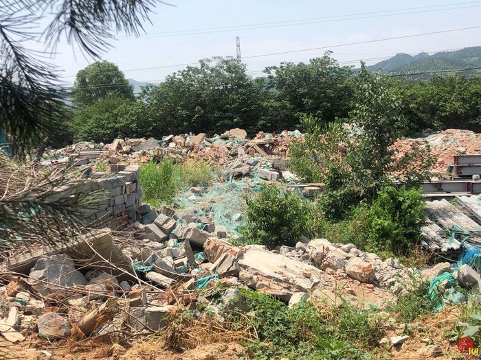 【啄木鸟行动】长清区华东师范大学附近建筑垃圾渣土裸露对方