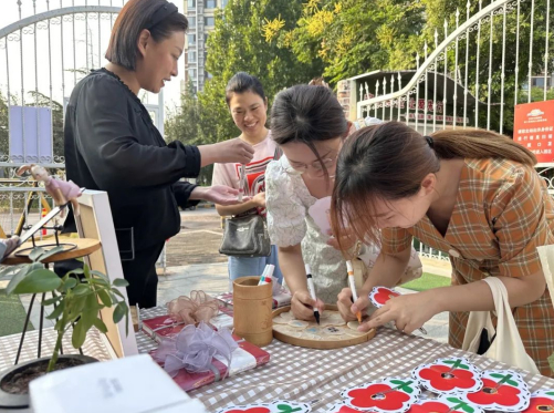 槐荫区第二实验幼儿园：教师节，“遇见‘美’一个你”