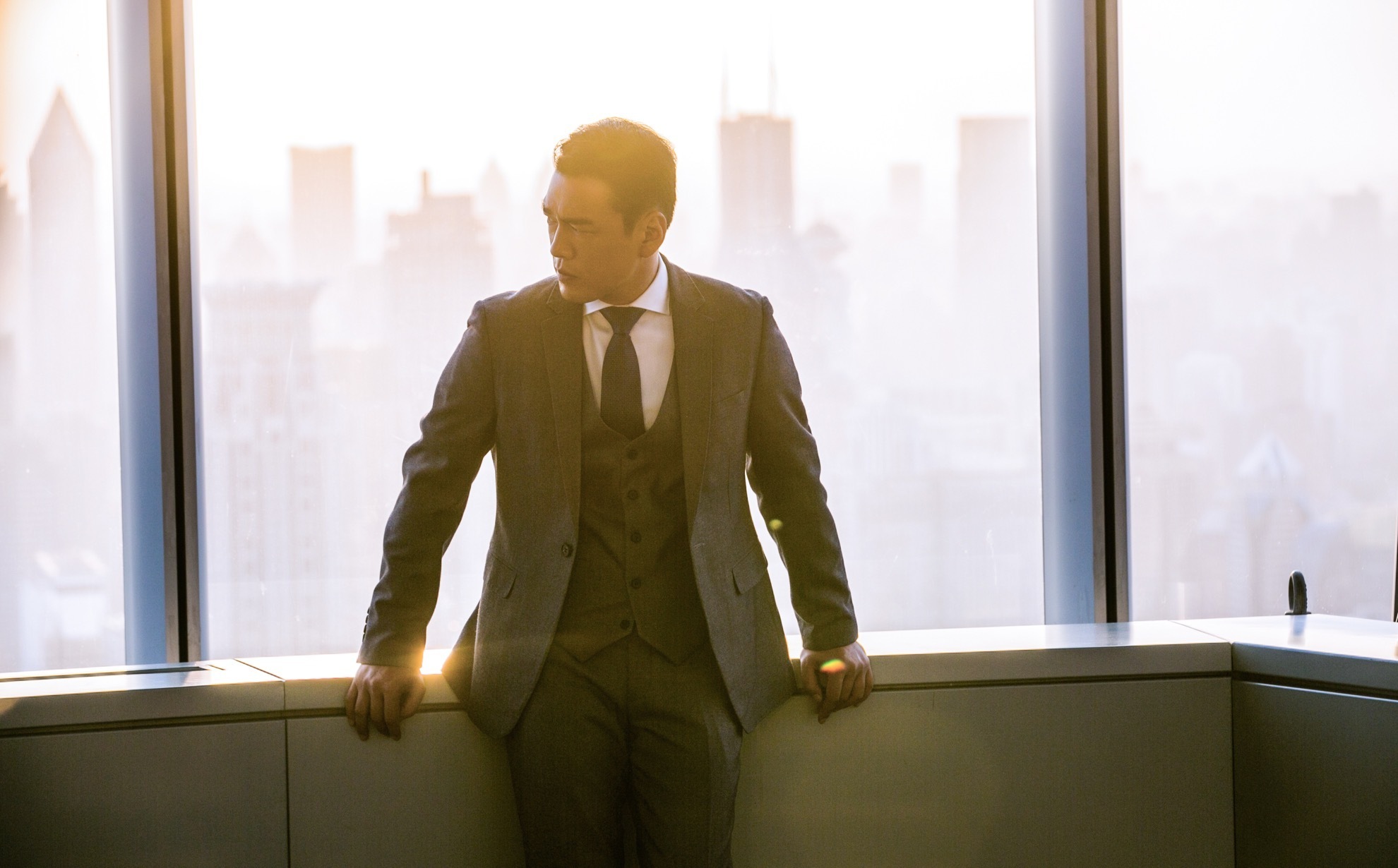 元气|王耀庆新剧气场全开 “元气哥哥团”明晚再聚成都