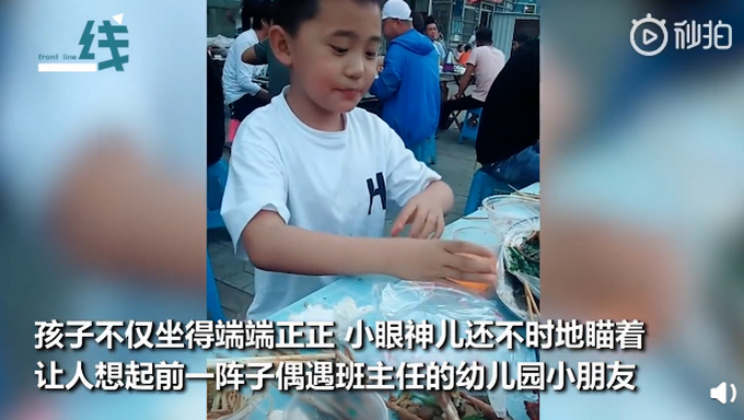 瞬间不香了！小学生吃烧烤隔壁桌坐着班主任，网友：撸串的快乐没了