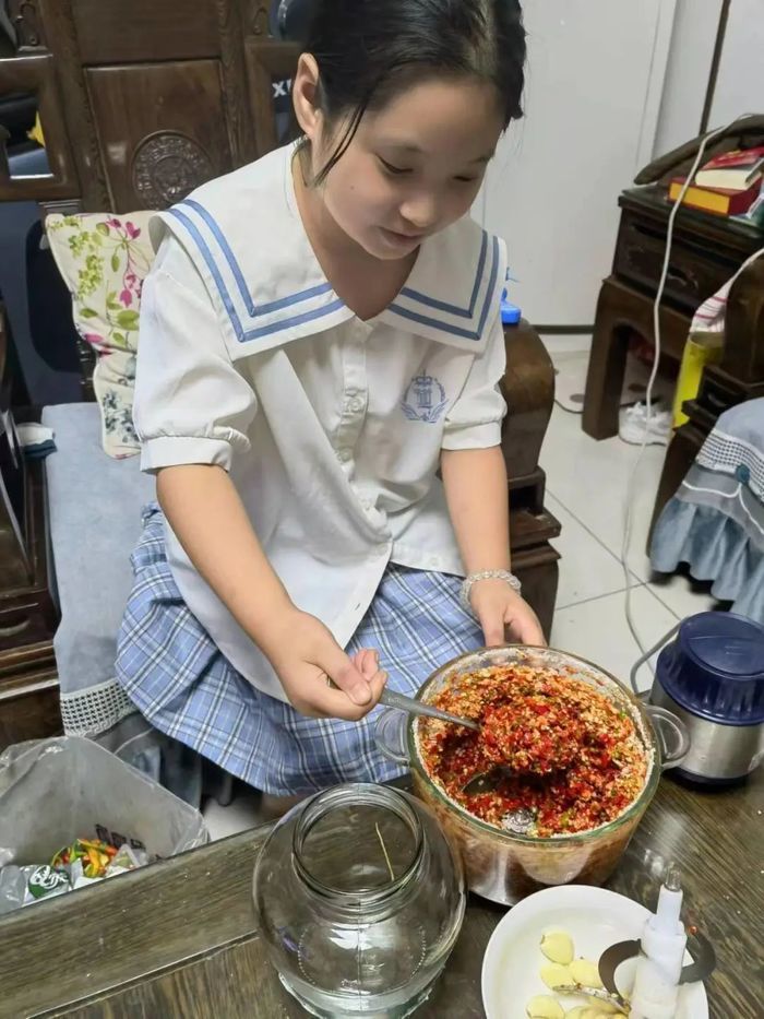 辣酱是这样诞生的！商河县滨河实验学校推体验式劳动教育