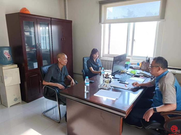 济南西客站法庭绘就京沪高铁新“枫”景“