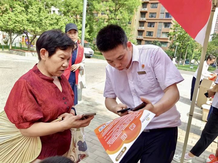 ok138cn太阳集团和义公司党总支开展“供热宣传进社区 贴心服务暖万家”主题党日活动