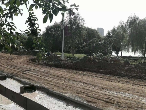 【啄木鸟在行动】 章丘区工业六路附近黄土裸漏堆积