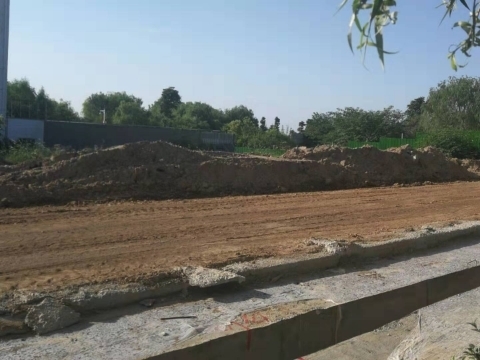 【啄木鸟在行动】 章丘区工业六路附近黄土裸漏堆积