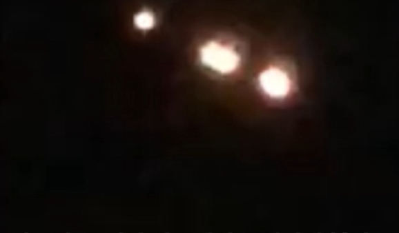 UFO编队现身韩国上空：发出耀眼橙光 分裂后瞬间消失