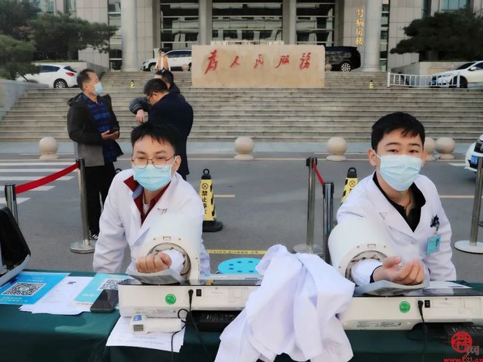 撸起袖子，“医”腔热血——济南市第四人民医院开展无偿献血活动
