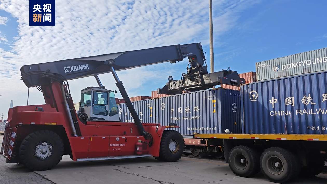 “一箱到底”无缝衔接 我国35吨宽体集装箱铁海快线成功开行