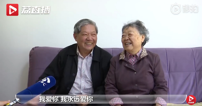 白首不相离！79岁教授携手患病妻子旅行30多年，如今已逐渐恢复