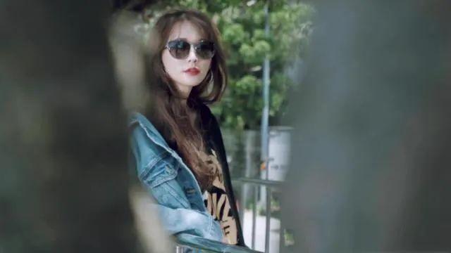 姐姐|林志玲婚后还凹少女感，踩高跟拍写真蹦蹦跳跳，脸却僵了