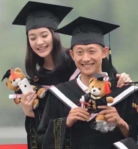 宋妍霏助理手机壁纸|宋妍霏助理手机壁纸上热搜是怎么回事？网友什么态度？