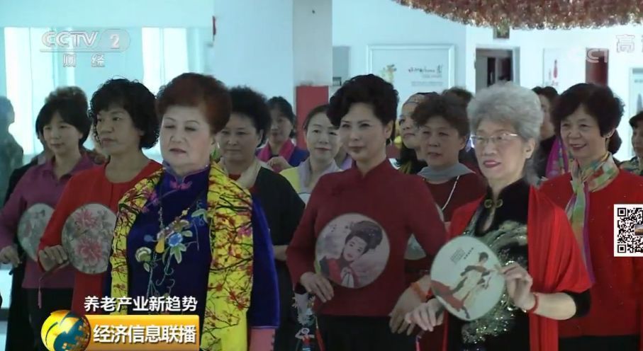 爷爷奶奶为了上学都连夜排队！我们还有什么理由不努力？