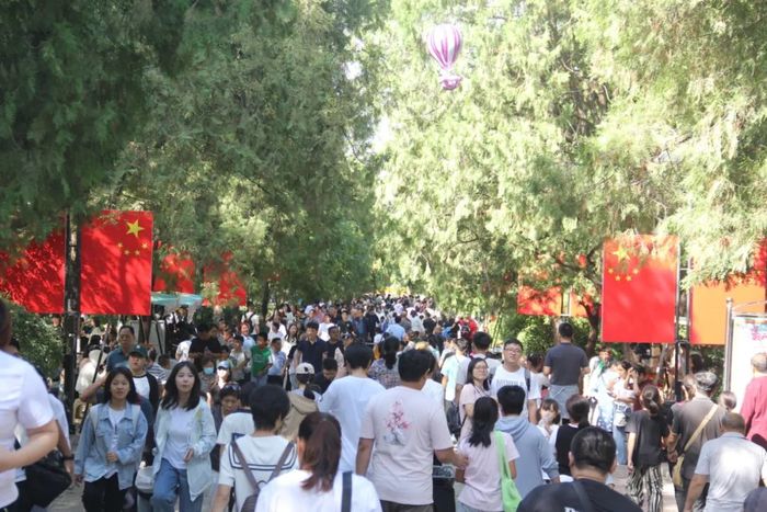 人气十足！10月1日千佛山、动物园等公园景区迎来假期首个客流高峰