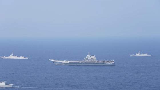 首次!山东舰航母编队成体系、成规模远赴西太平洋海域演习