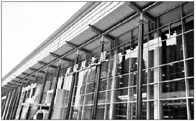 奔驰车主维权事件：女车主要求查明奔驰是否卖问题车