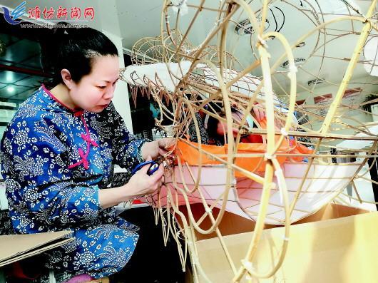 第38届潍坊国际风筝会：年画风筝一线牵 盛会腾飞“中国龙”