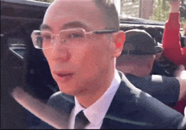 女友悉心打扮永别高以翔！遗体火化众亲友含泪目送