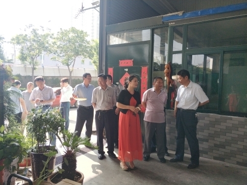 济南“行走城管”开展道路保洁工作恳谈观摩活动