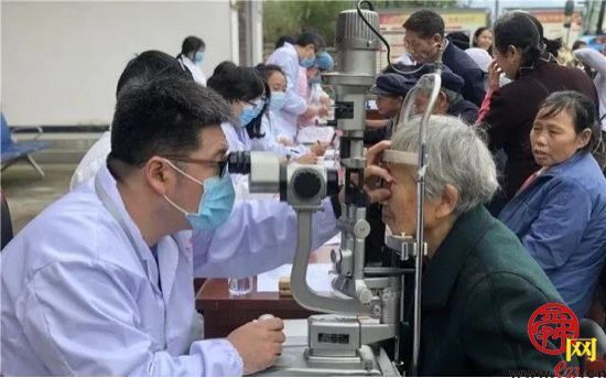 济南市二院张晨明主任带领湘西扶贫医疗专家进行创新文明实践百姓健康义诊活动
