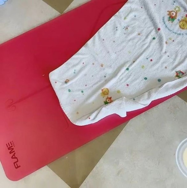 张柏芝倒立失手跌伤脚 小腿红肿大呼疼痛