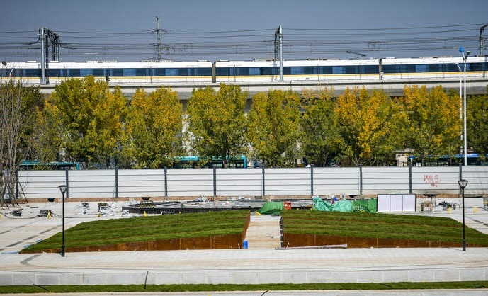 地铁2号线车站旁新建中央公园