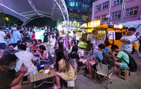 传统夜市规模缩减，济南夜市江湖再变，“新玩法”升级