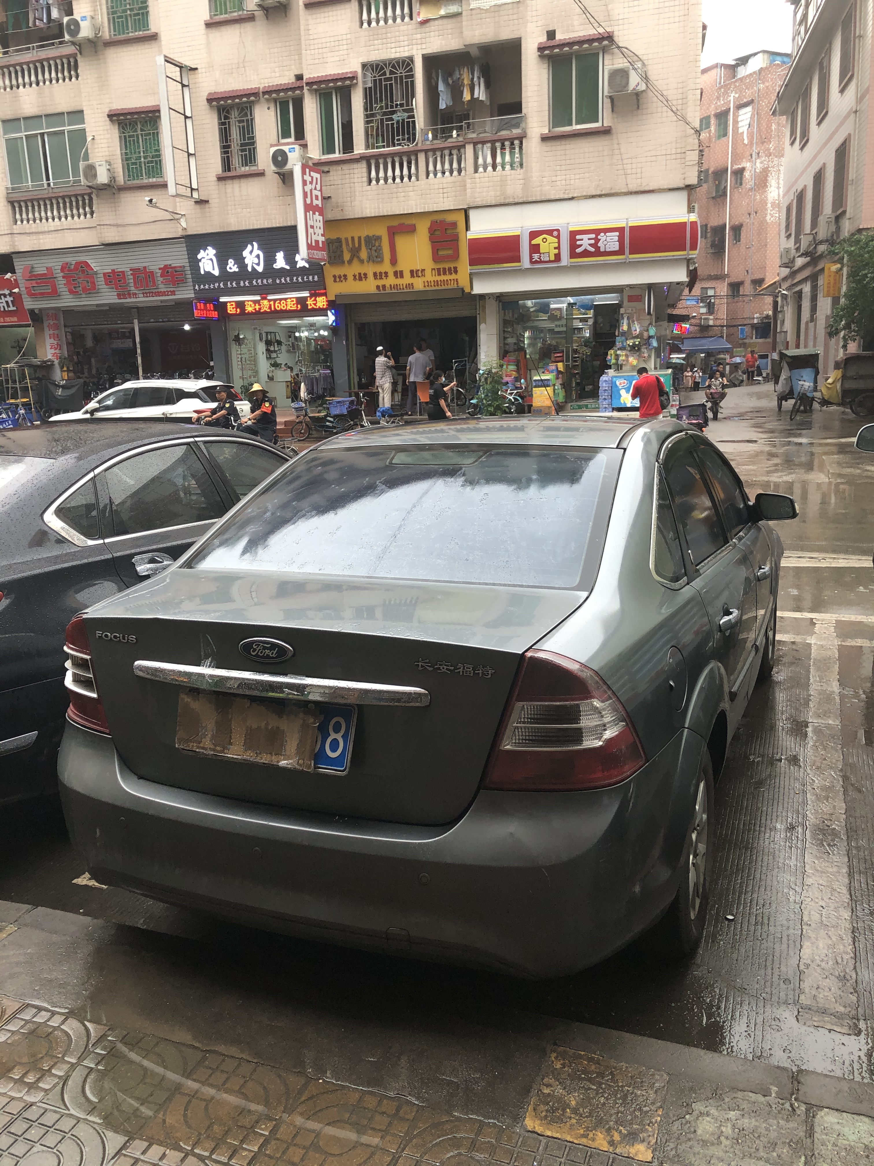 太可怕了！醉酒男子进他人车内休息窒息身亡 现场发生了什么？