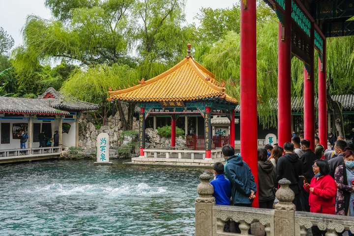 假期进入第五天，济南重点监测的24家景区接待游客25.63万人次