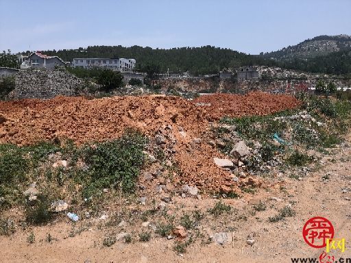 南部山区九女山庄商务酒店附近渣土裸露