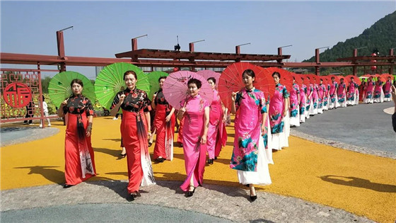 长清区举办喜迎国庆·中秋“山水长清旗袍秀”大型展演活动