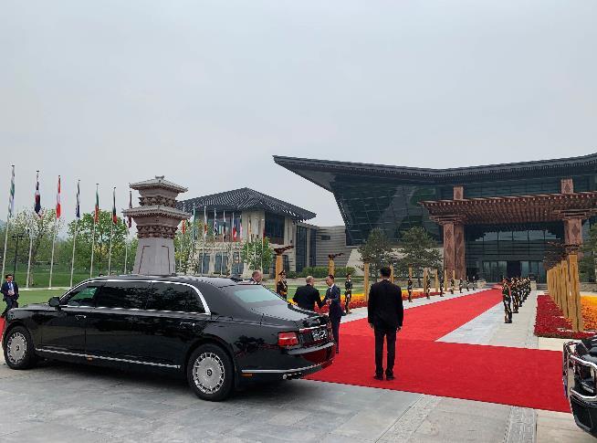 时政新闻眼丨习主席和39位外方领导人围桌共绘“工笔画”