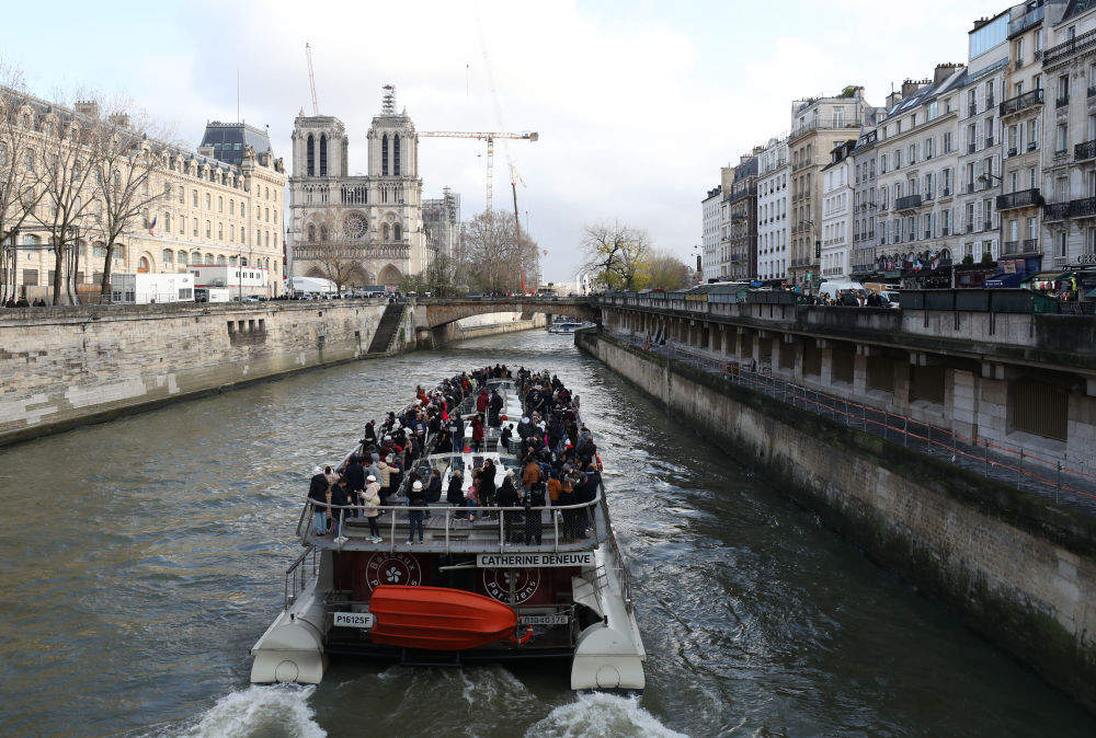 法国总统：巴黎圣母院将于2024年12月8日开放