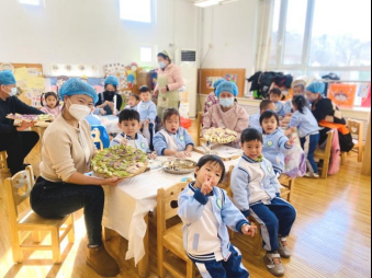 包水饺、作冰花......济南市中区福景幼儿园沉浸式体验过冬至