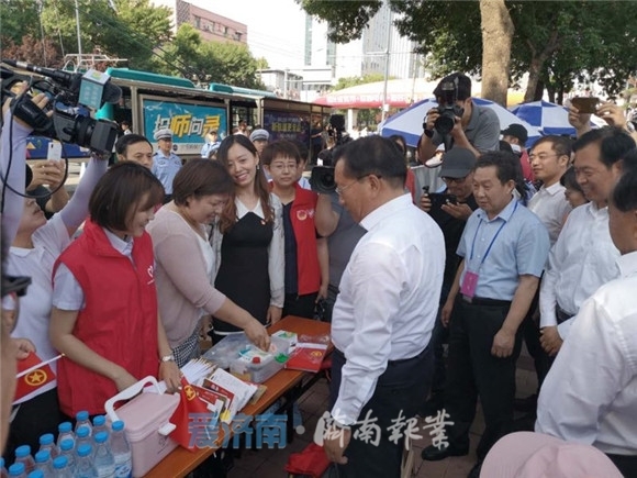 助力学子逐梦 共青团志愿者服务中高考