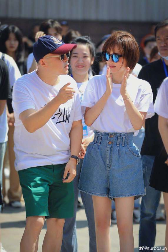 造型|孙俪新戏开机生图曝光 齐耳短发筷子腿满满少女感