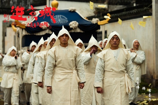 电影《进京城》首映 刘立伟演班主耍枪花展专业京剧功底