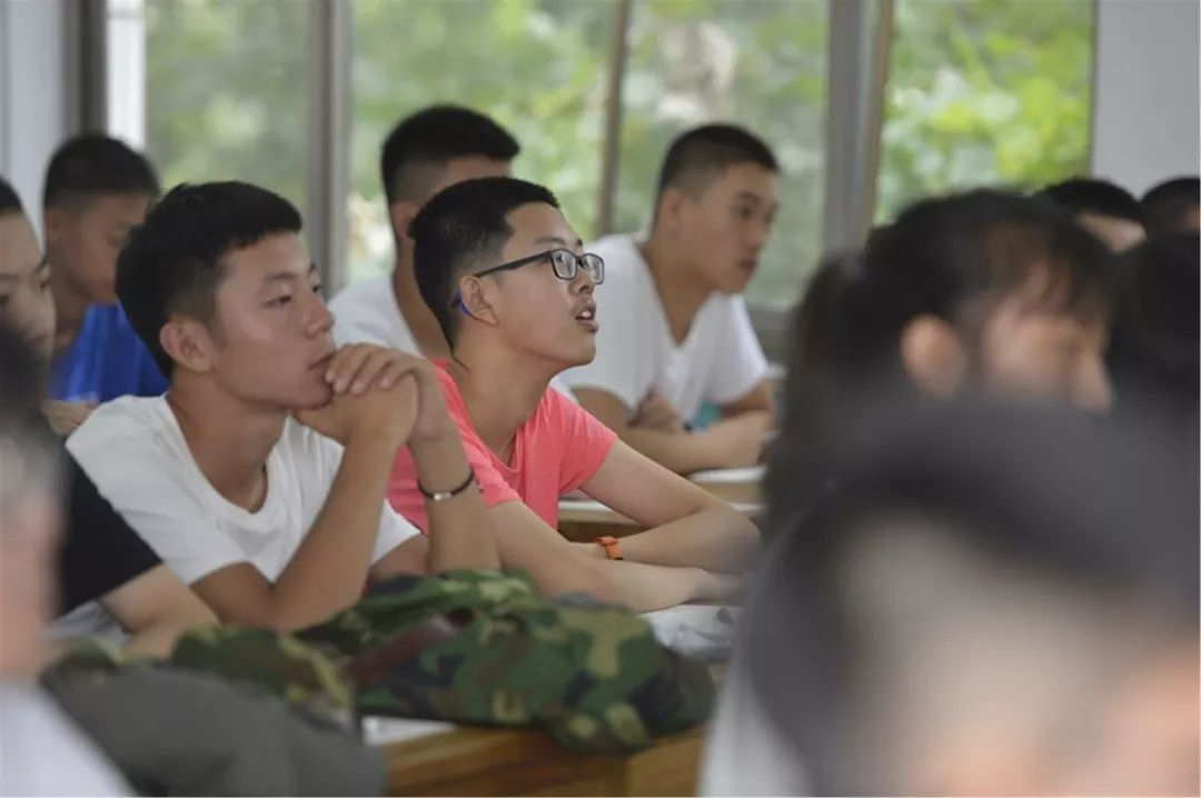 抢先看！山东多地中小学新生陆续报到 记者探营新生报到现场