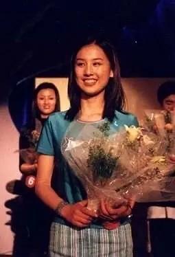 黄圣依金莎20年前合照|【颜值抗打】黄圣依金莎20年前合照上热搜 没有PS的年代到底谁更美？