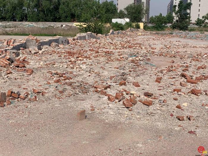 【啄木鸟在行动】章丘区振明汽配附近建筑垃圾未完全覆盖