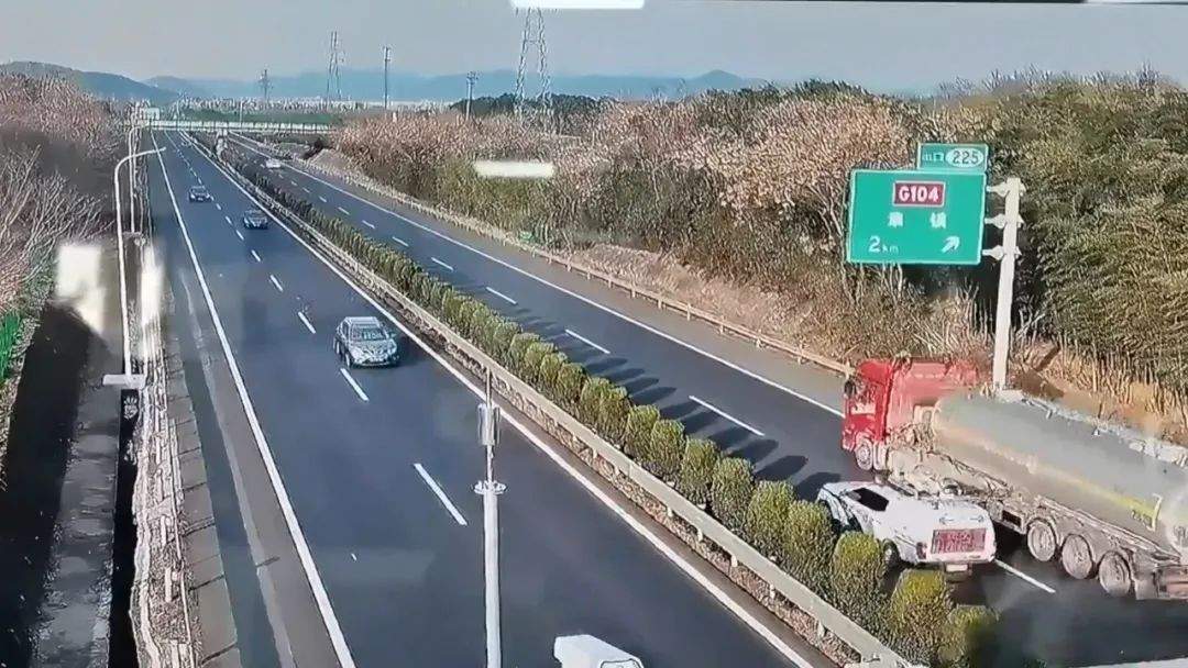 定速巡航突然失灵，高速路上生死救援！