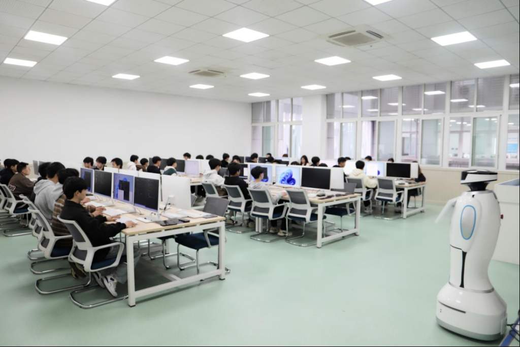 重庆科创职业学院：以“人工智能+”为引领 打通人才供需“最后一公里”