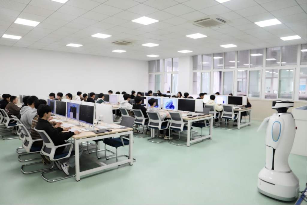 重庆科创职业学院:以“人工智能+”为引领 打通人才供需“最后一公里”