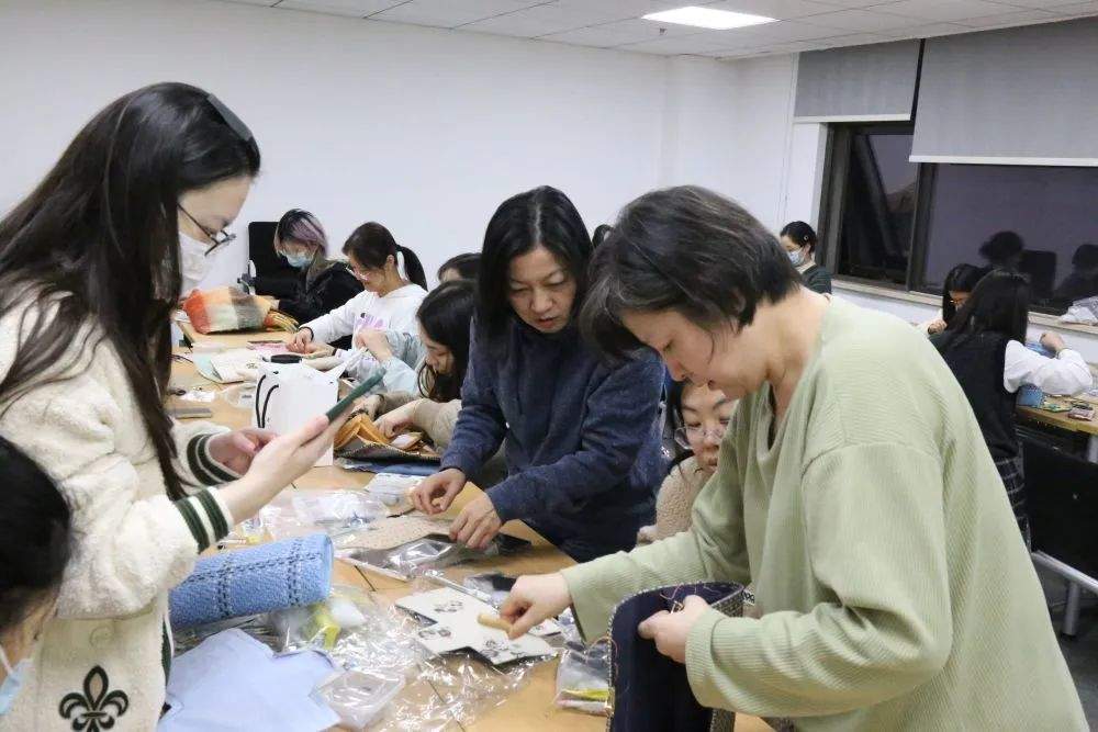 夜校成为年轻人的“市内桃源”，记者也去听了几门课