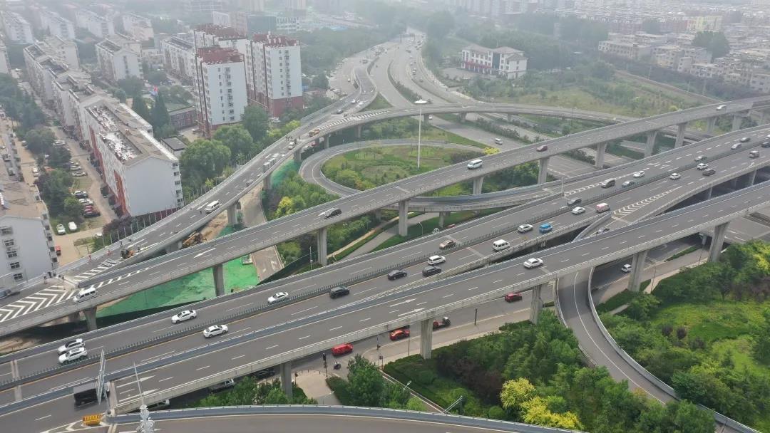蒙山高架沂州立交桥匝道实现提前通车