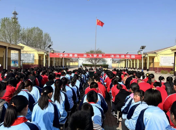 章丘区宁家埠学区中心小学法治宣讲进校园
